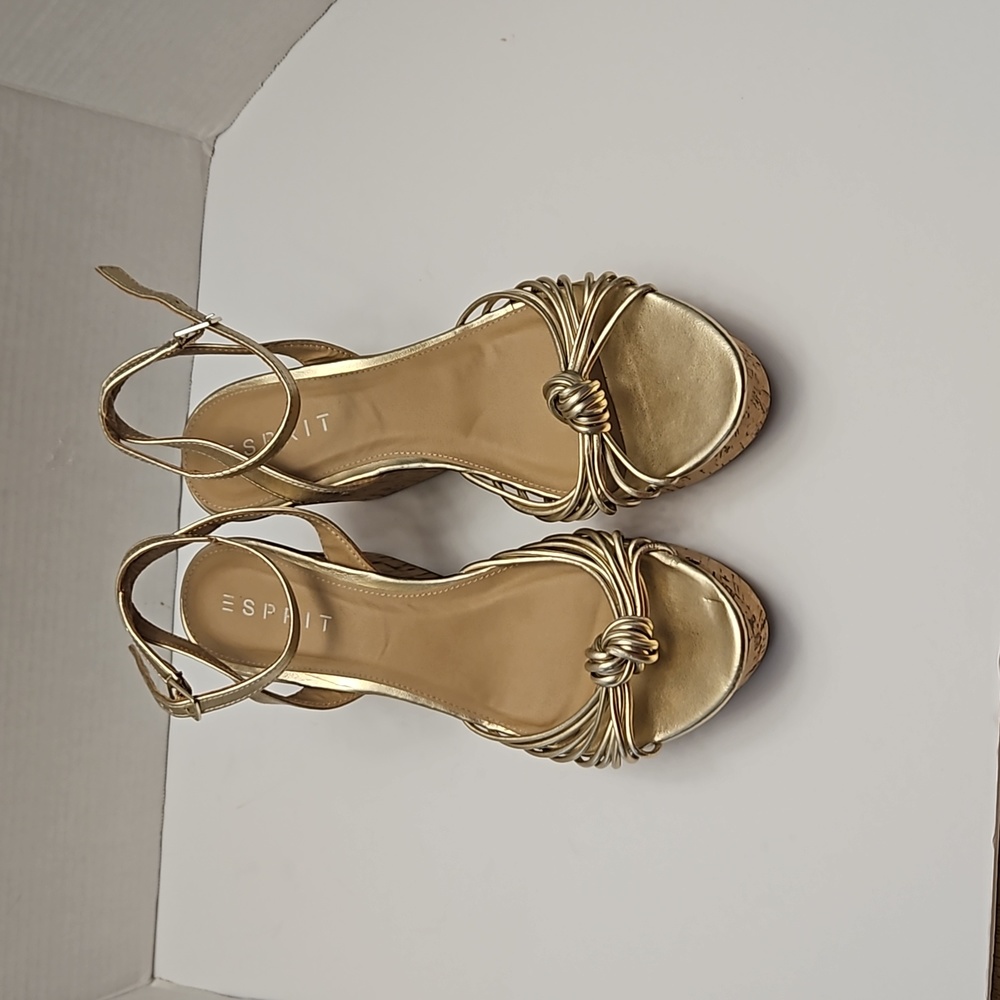 Spirit size about 9.5 gold Platform shoes